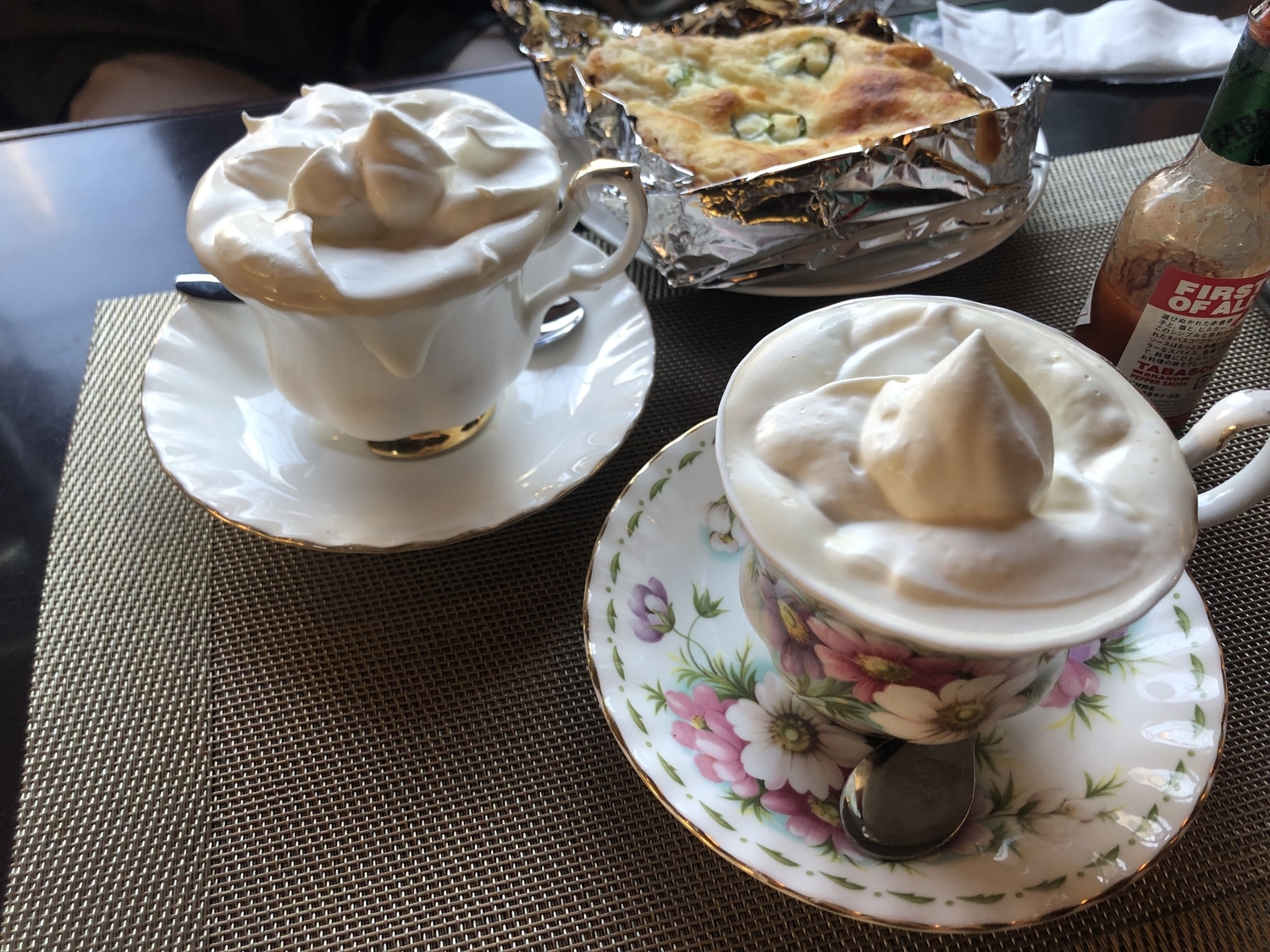 喫茶店で、ウインナーコーヒーはいかが?