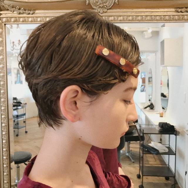 ヘアピンをつけるだけの超簡単アレンジ