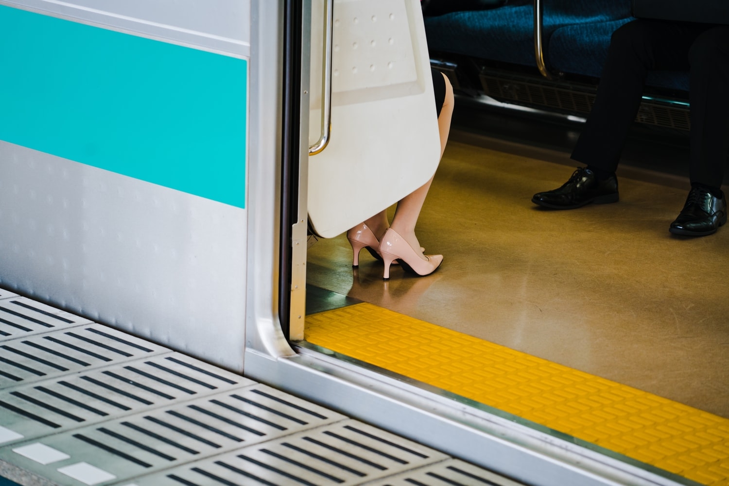 H女物語▷待って。これ私…? in 電車