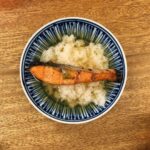鮭がのったごはん