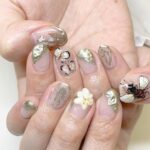 春の生き物を指先に宿らせて。センスあるデザインに心奪われる、虫たちのネイル図鑑