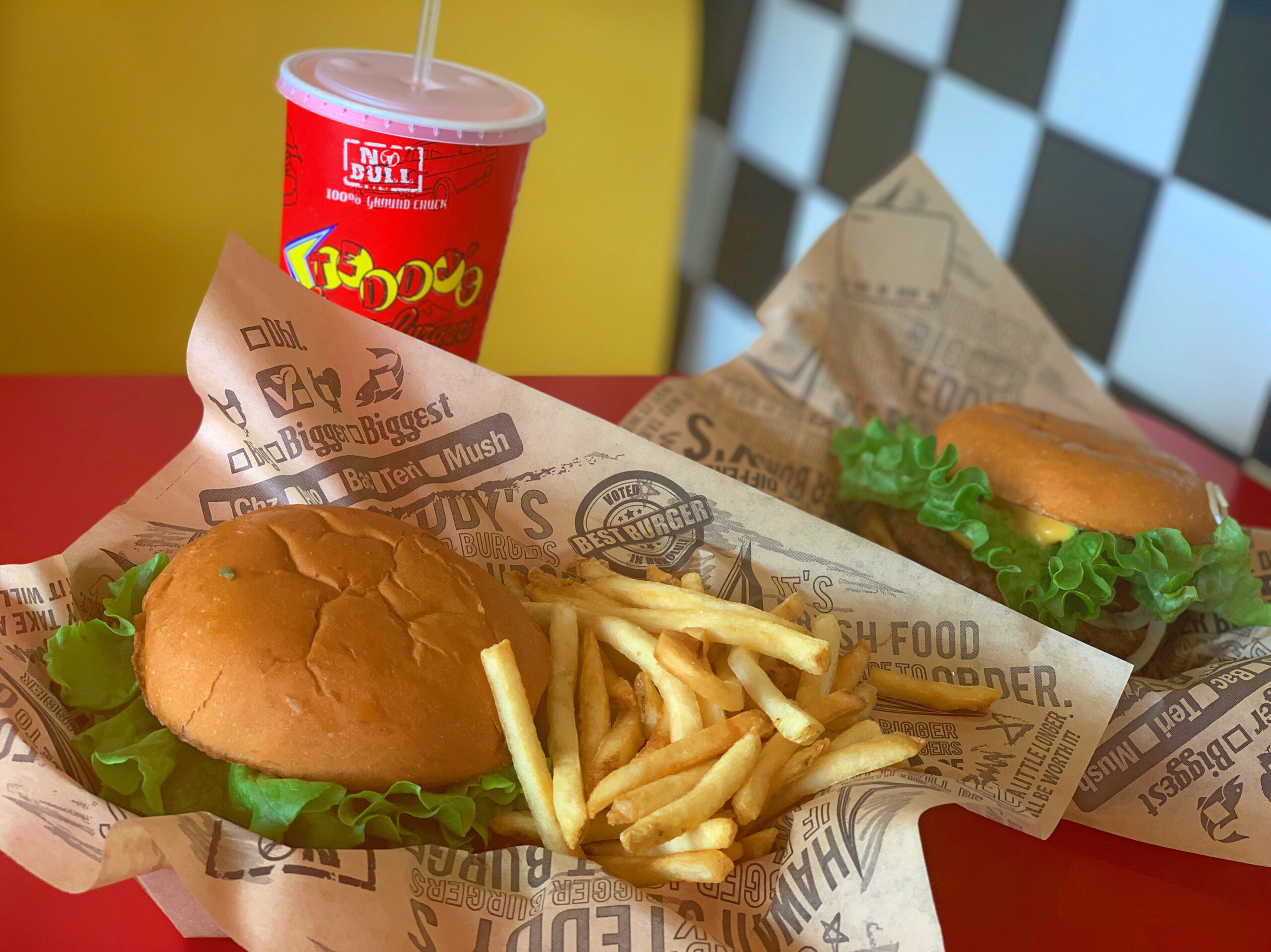 幅が広いハンバーガー