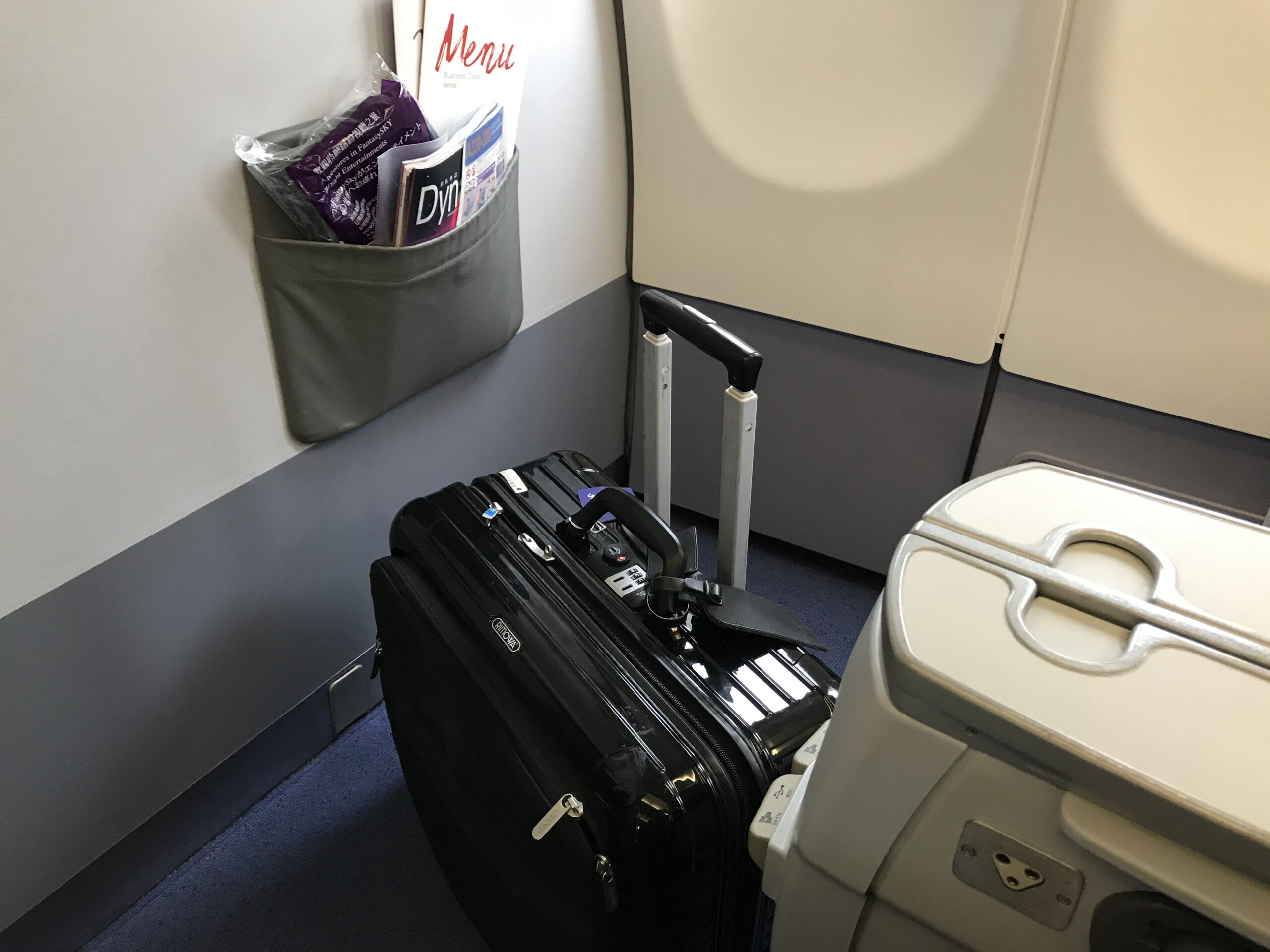 “旅行先”と“一緒に行く人”の関係