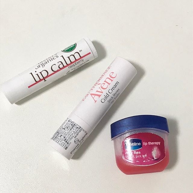 step2:リップクリームをなじませる