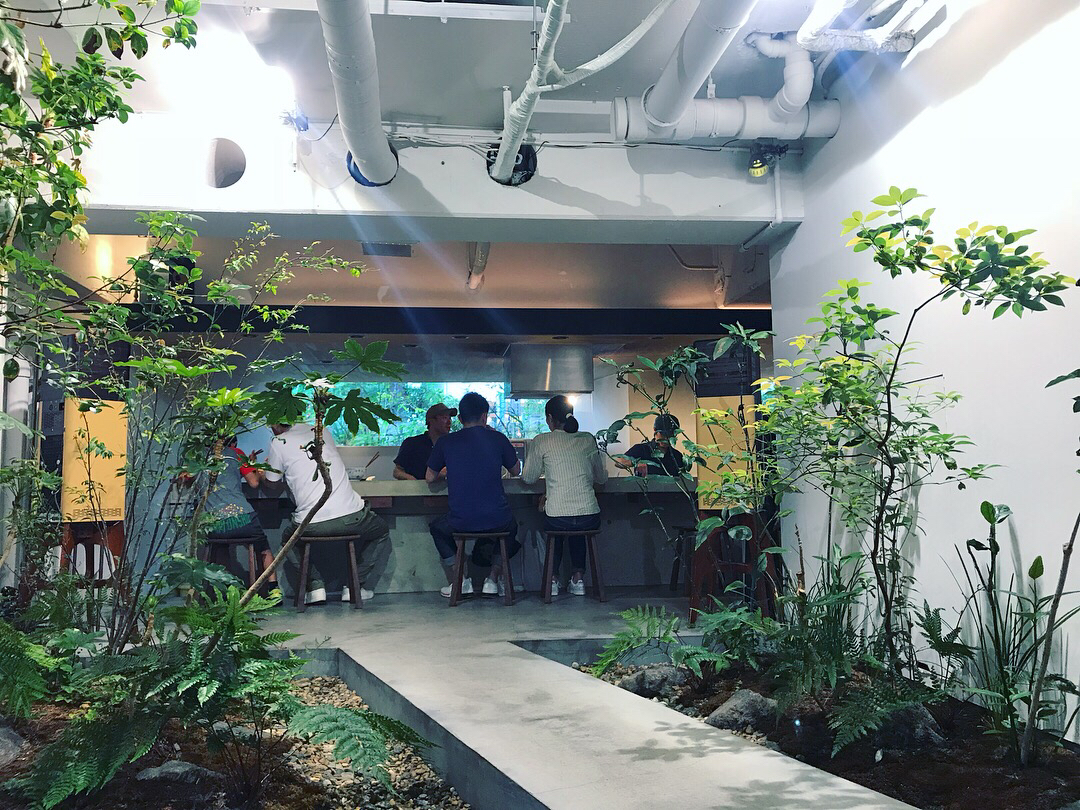 お洒落で女子向けのラーメン屋さんがいい