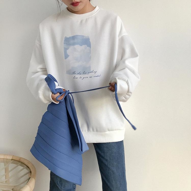 包み込むビッグシルエット