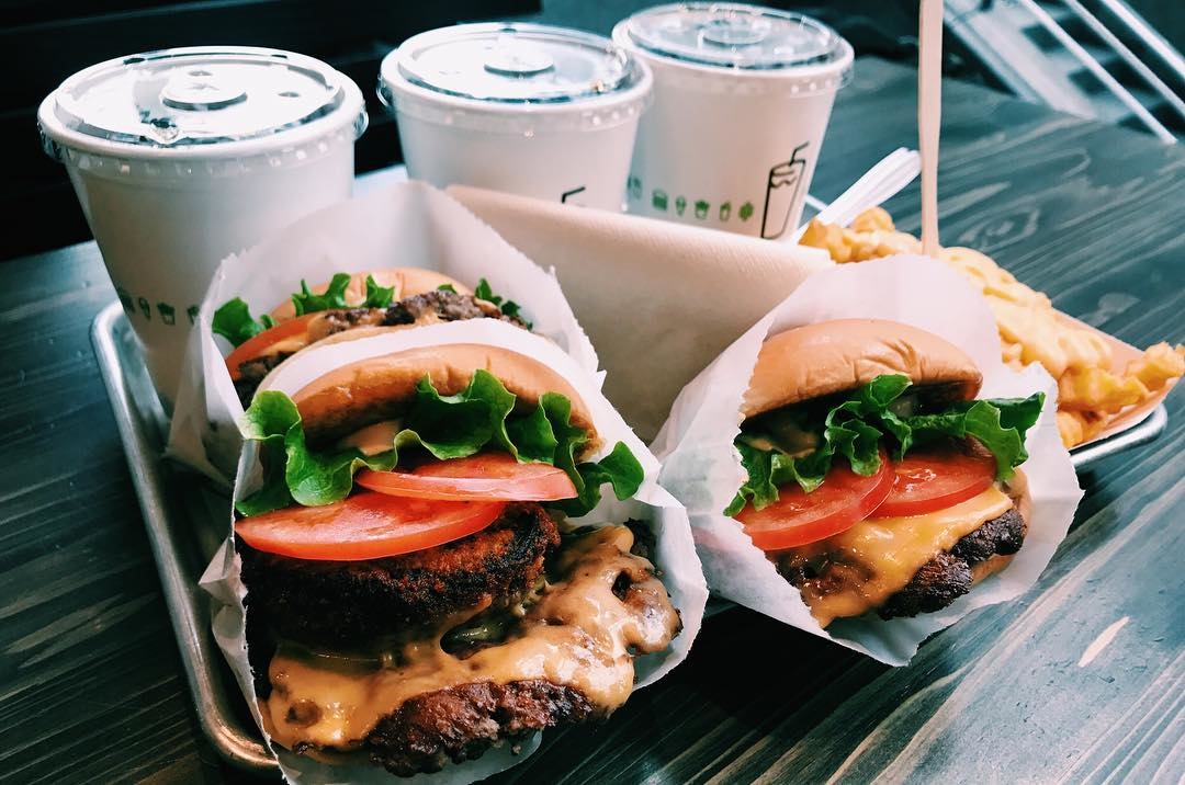 大きな船に見立てたアメリカンな空間 | SHAKE SHACK