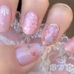 ぽかぽか暖かい季節にぴったりのピンクネイルを。心踊る柔らかいカラーに癒やされて