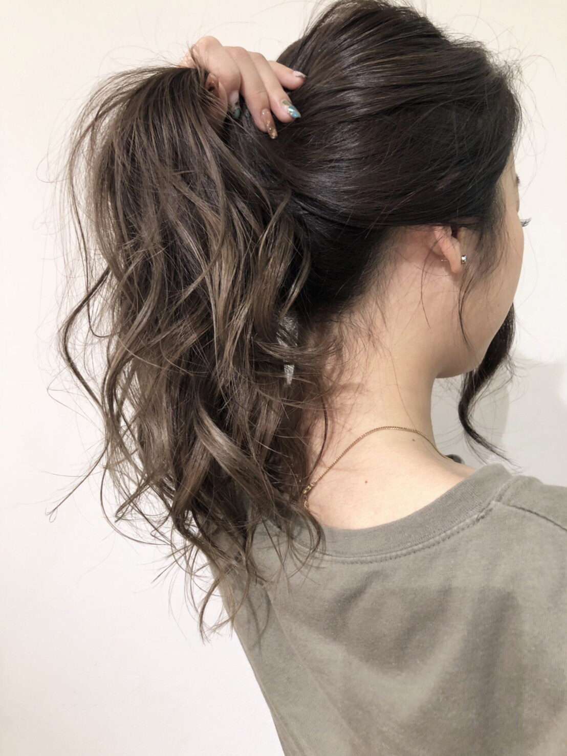 アップヘアだって女性特有の色気を