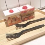 2：容器が面白い四角いショートケーキ