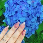しとしと雨が降る、美しい季節。梅雨ネイルで指先から今のシーズンを感じてみて