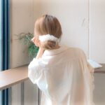 サッとまとめてハイ完成。シュシュ・ヘアクリップを上手に取り入れる方法は？