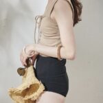 海沿いを歩くキラキラな女性になりたい。ビーチに行きたくなる着こなし3steps