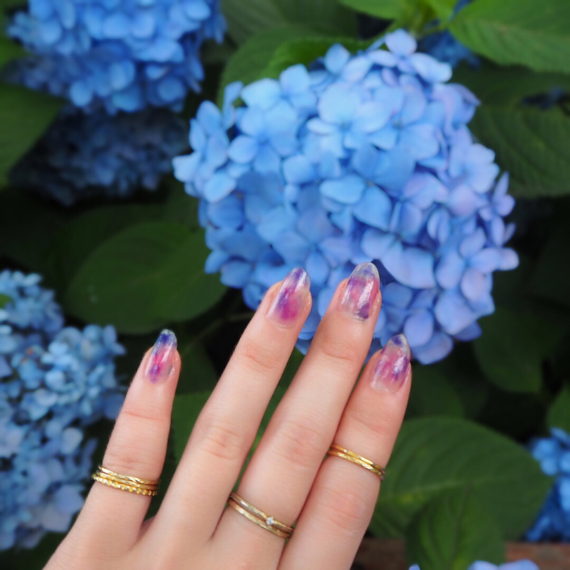 儚い印象の、紫陽花ネイル