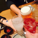お酒は楽しくほどほどに。少しハードな飲み会の、前と最中にしておきたい4つの対策