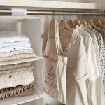 可愛いお部屋にしたい子集まれ～！ベッドサイドテーブルとお洋服がキーポイントです！