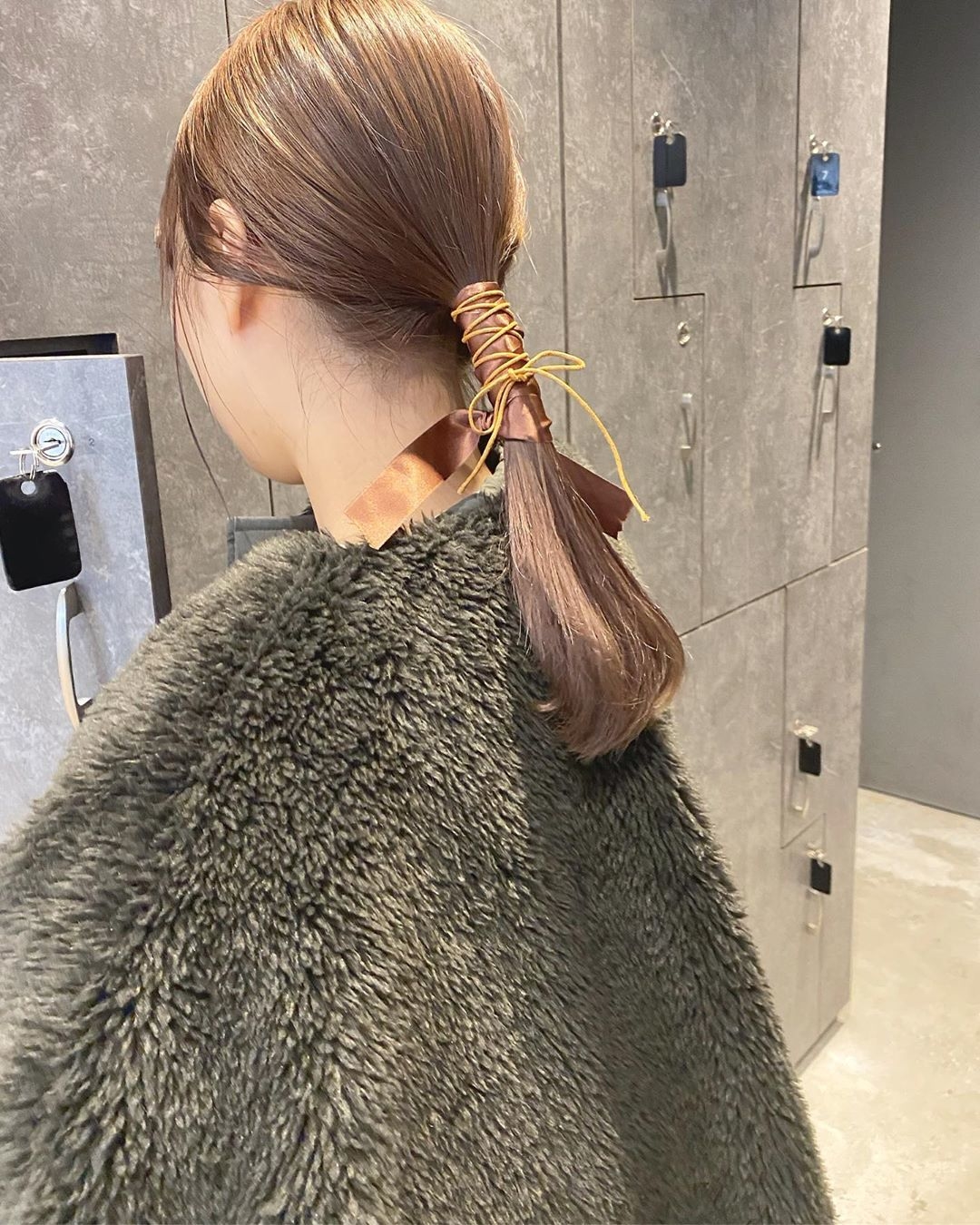 簡単にこなれて見えるヘアって何 紐を使ったぐるぐる巻きアレンジを徹底調査 Mery