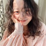 汗も湿気もどんと来い！‘いつ見ても可愛い’を叶える、パーマを生かしたヘアスタイル