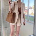 もう一度、脚を出そう。着方を工夫して印象を変える、大人のためのミニ丈コーデ