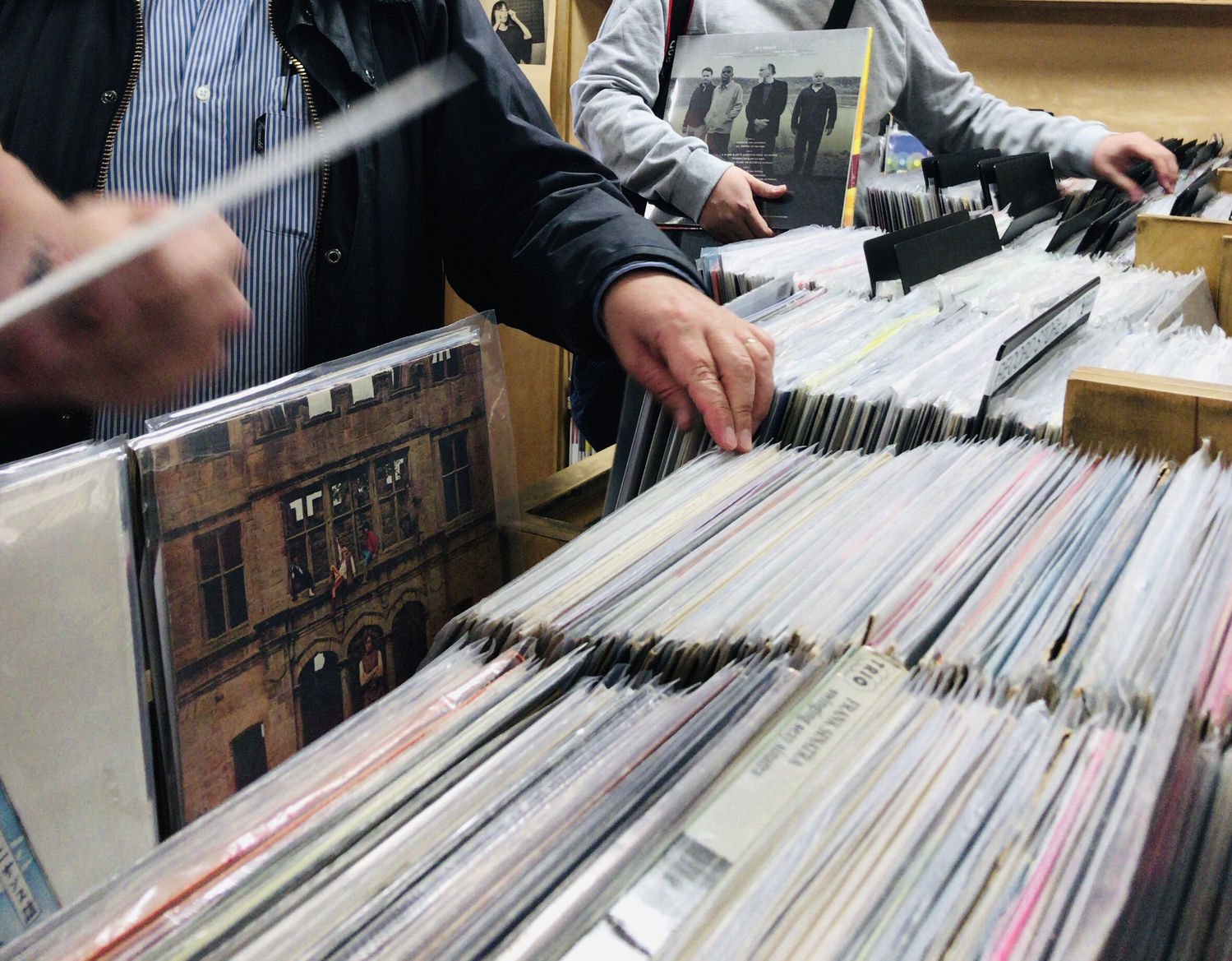 レコードショップでレコードを買おう
