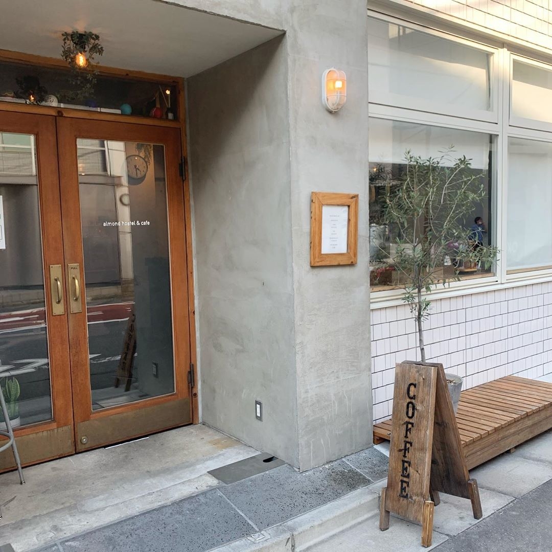 almond hostel & cafe