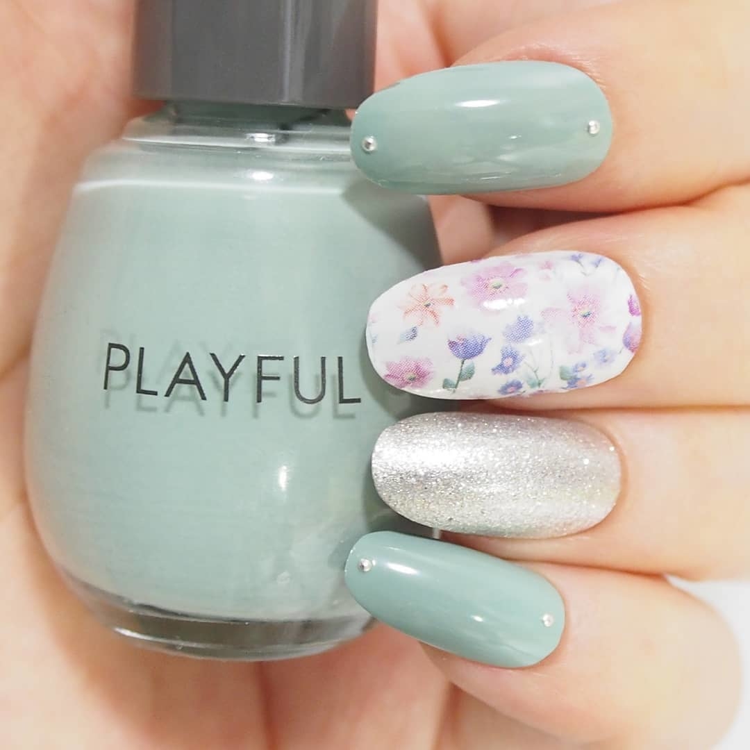 両手約5分で完成のネイルポリッシュ Playfulの2シリーズの特徴 お洒落カラー Mery