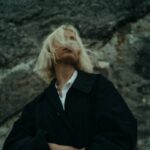 ブロンド×ブラックコーデ。かっこいい女性を象徴する‘ストリートスタイル’の見本帳