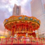 木馬が私をおとぎ話の世界へ連れていくの。Dreamyなメリーゴーランドを見つけて