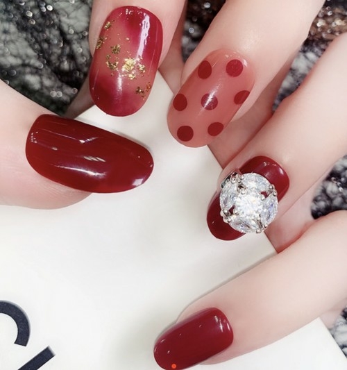 おフェロな色っぽネイルに 内側に秘める色気を表現するネイルデザイン集 Mery
