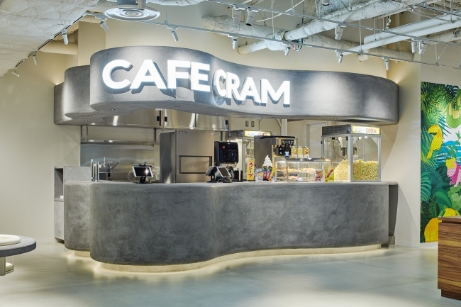 エントランスカフェ『CAFE CRAM』も素敵