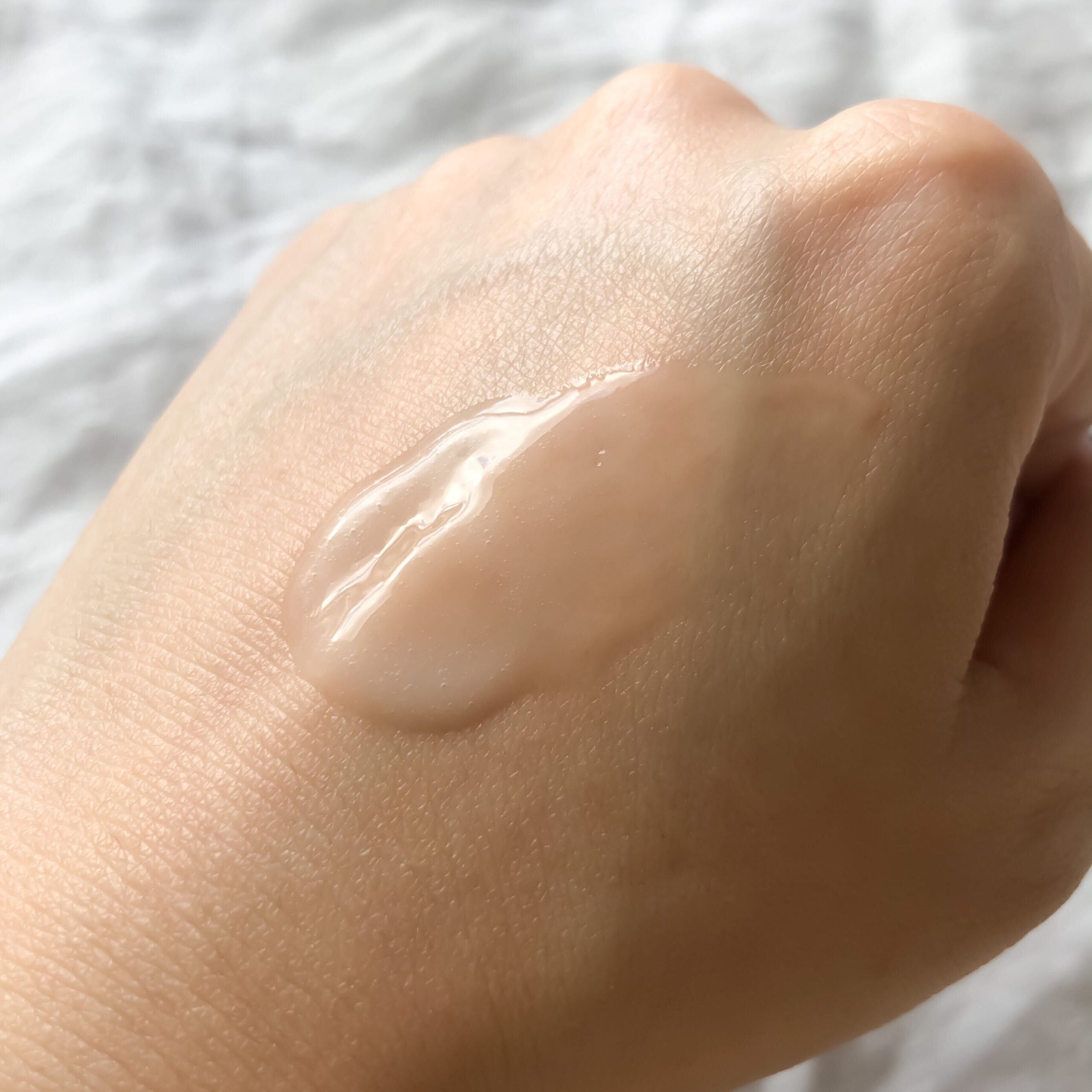爽やかなハーブが香る、さらりとした使用感