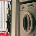 汗でできた服の黄ばみが気になる…！知っておくと便利な汗ジミの落とし方&対策