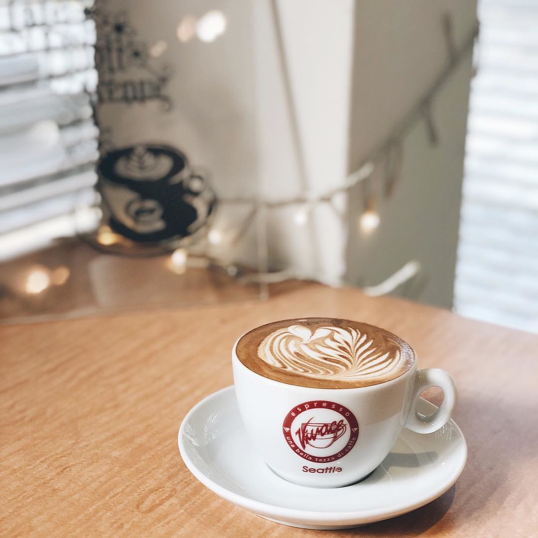 Cafe Elliott Avenue