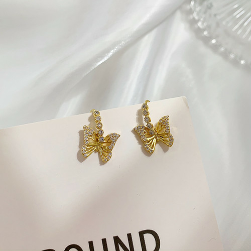 butterfly elegant プチ ピアス