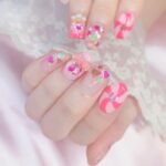 一言でまとめないで。ガーリーから大人感まで幅広く表現するピンクネイル20選
