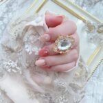 個性が輝く指先にきゅんです。女の子らしさ満点の“大ぶりリング”をCHECK♡