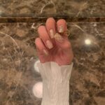 頑張り屋さんな私はきっと輝いてるはず。そんな自分に贈るキラキラご褒美ネイル