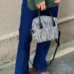 冬服のポイントは「BAG」でつくる。色や柄のメリハリコーデに魅せられて。