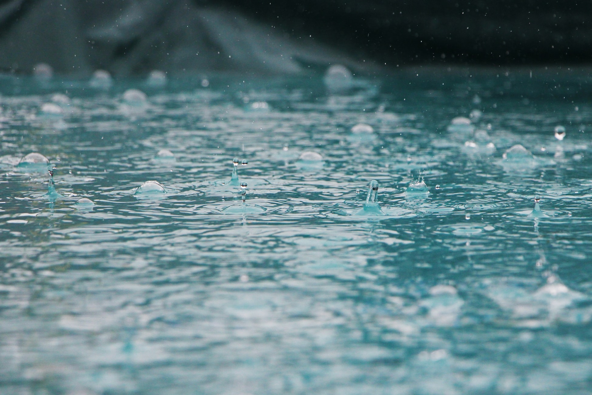 楽しみにしていたデートの日が雨…