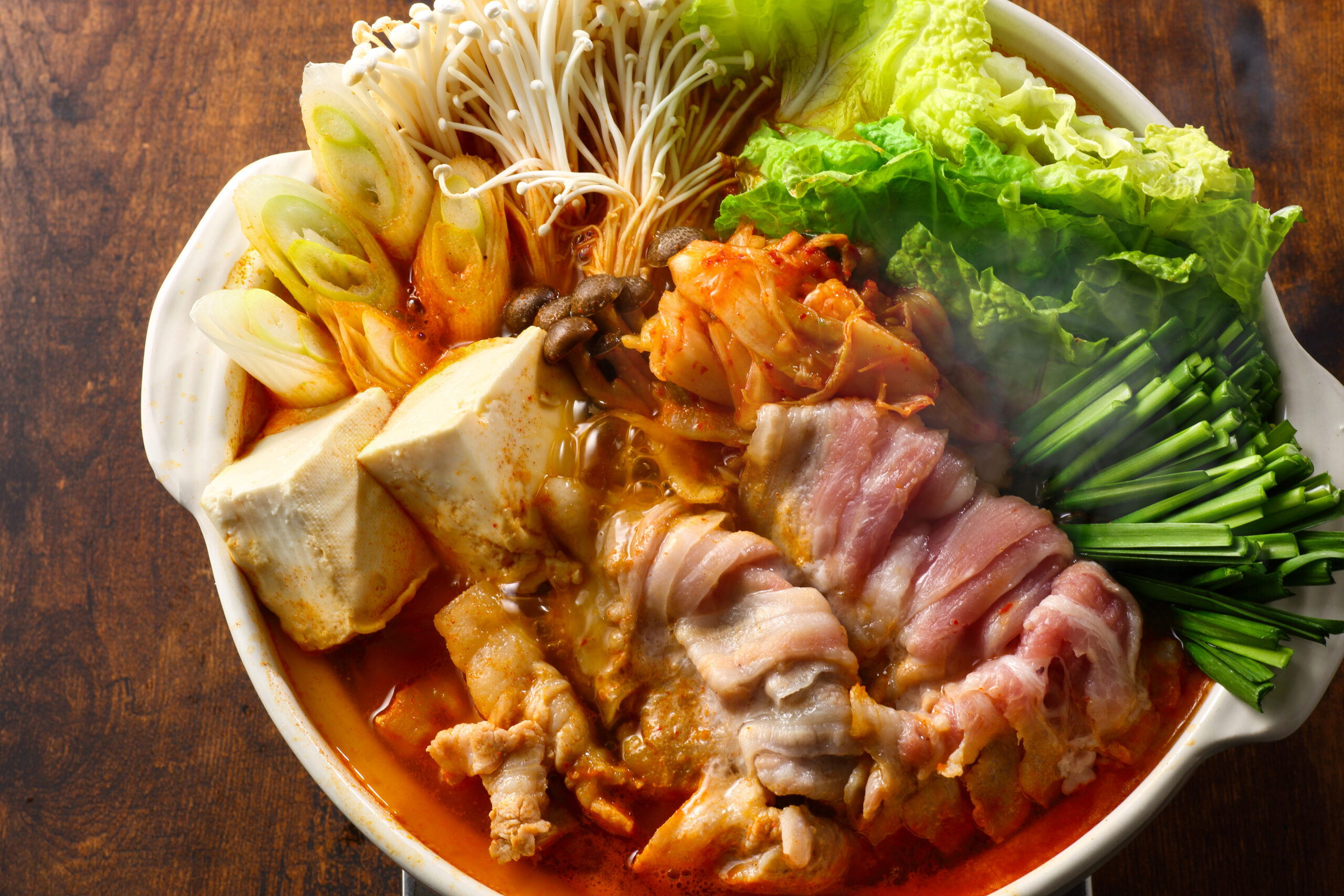 家族や友達と食卓を囲んで