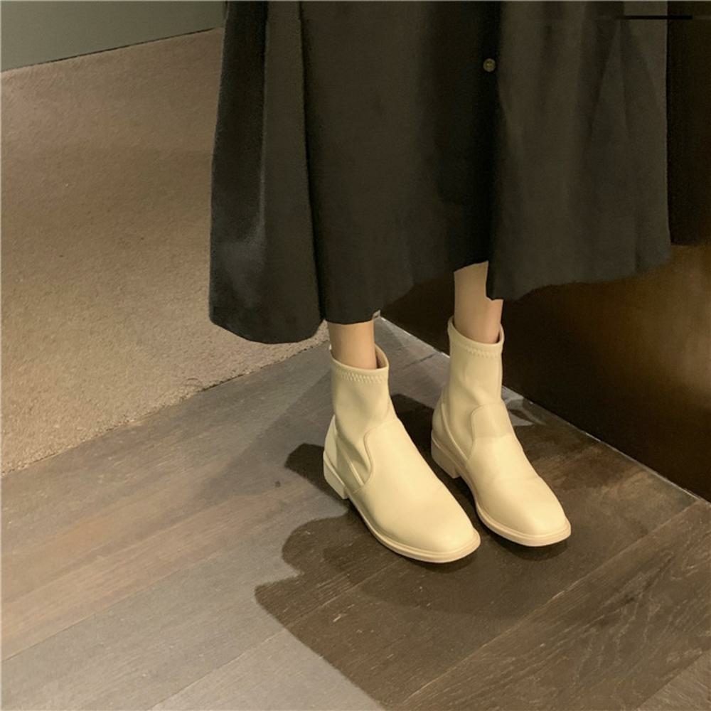 シンプルスクエアトゥブーツ