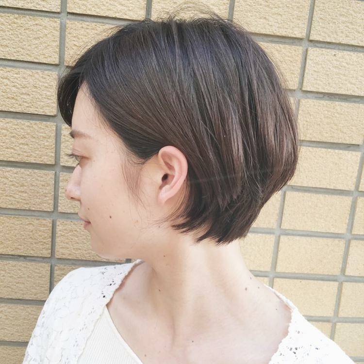 髪をバッサリ、ボブヘアに