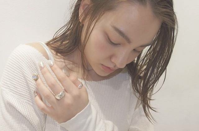 アイライナー:細く長めに