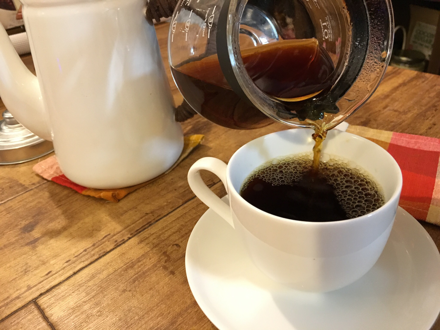 朝の準備は温かい飲み物を飲みながら