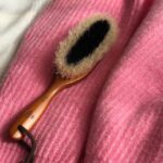 大人になって、長く愛したいものが増えたから。暮らしの中に丁寧をプラスする洋服ブラシ