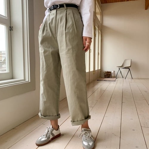 2.ボーイズライクなワイドパンツ