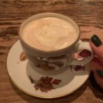 それは空が暗くなってからのランデブー。素敵な夜カフェで、こっくり深い夜を過ごしましょ