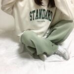 いたずらな春風にご注意を！4月の花冷えをクールに対策、小粋なトレーナーLOOK