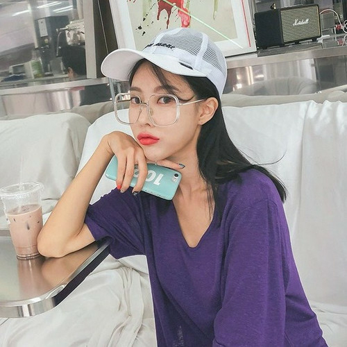 キャップ女子の存在感を楽しもう