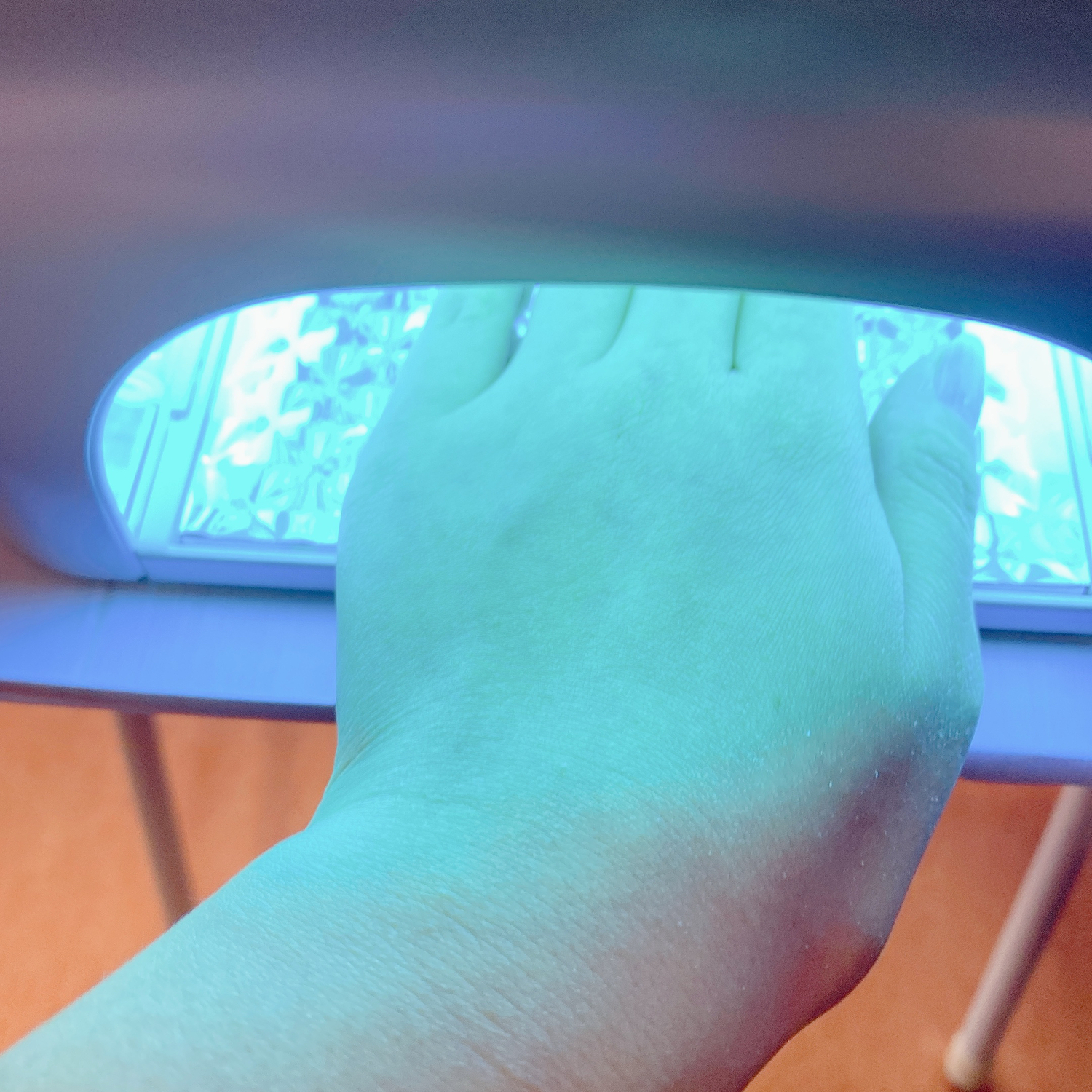step2:ジェルネイルを塗ってみよう!